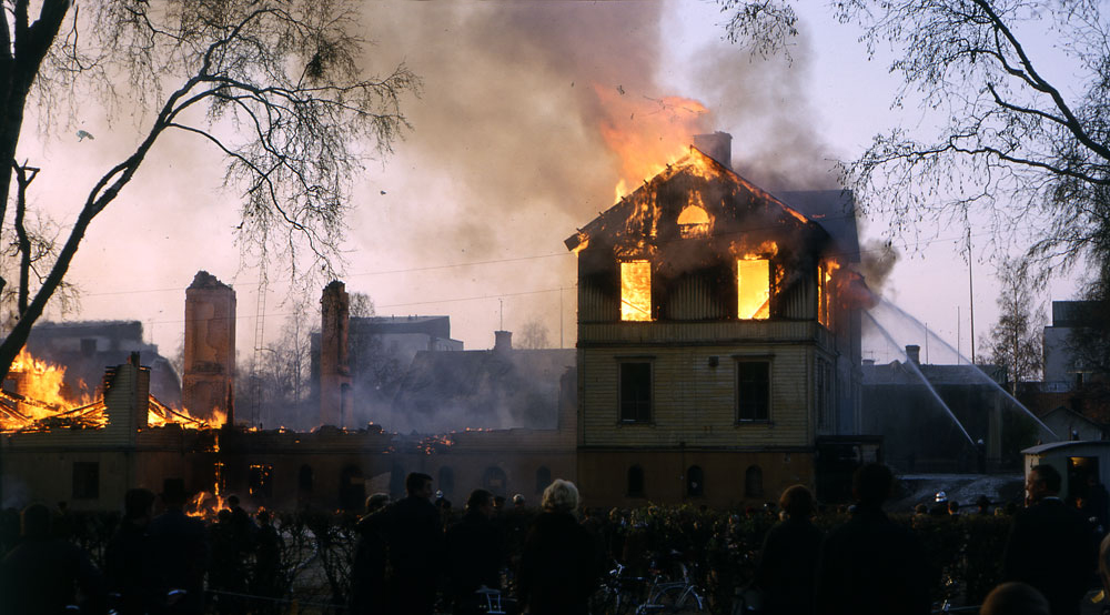 Brinnande hus.