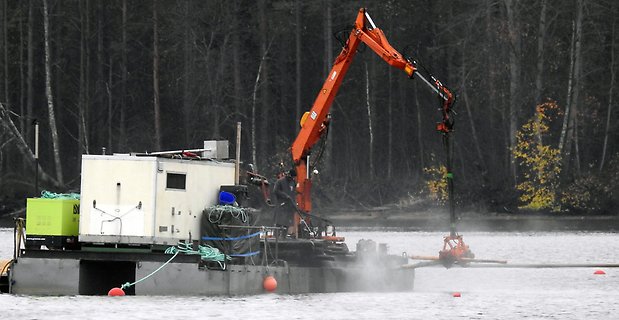 Bild som visar upptagning av stockar från botten