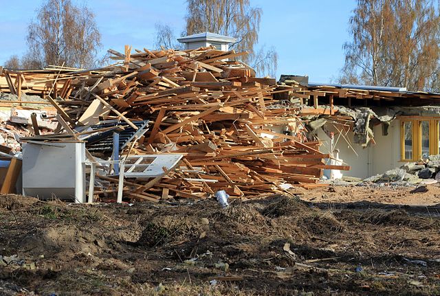 En riven byggnad. Inte från Luleå utan från Uleåborg. Foto från wikimedia Commons. Användare Estromiz