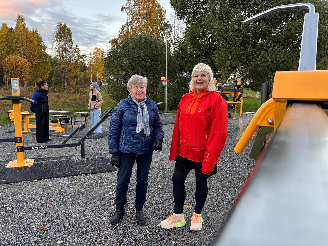 Birgit Wikström, en välkänd profil och föreningsmänniska i Råneå pratade med Ulrika Lundberg om satsningen på ett utegym i Råneå och hoppas att folk ska använda sig av gymmet. - Det har blivit så fint här och närheten till lekplatsen är ju perfekt, säger hon.