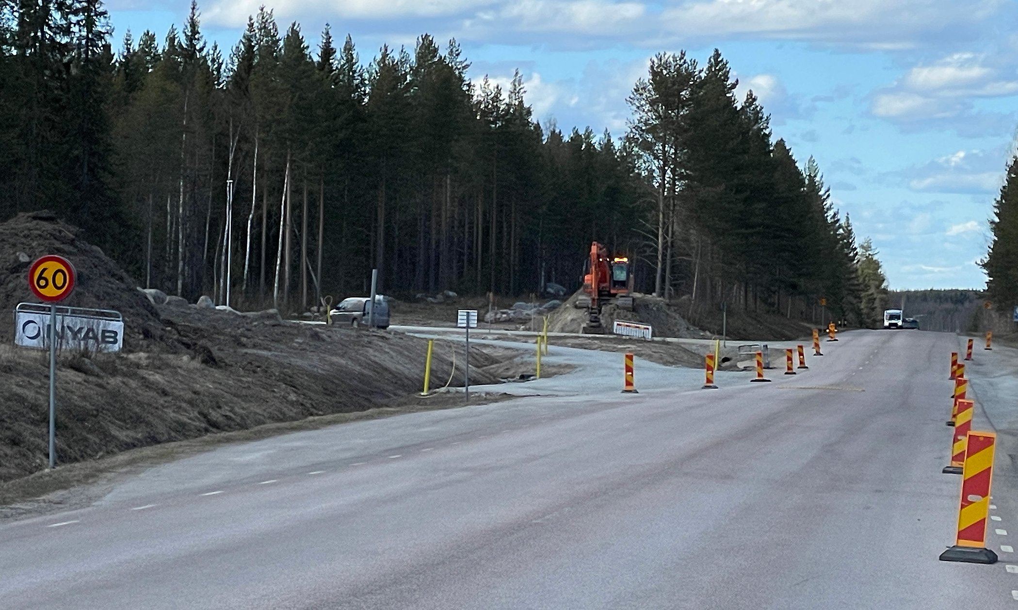Här i korsningen anläggs en busshållplats på vardera sidan av Haparandavägen.